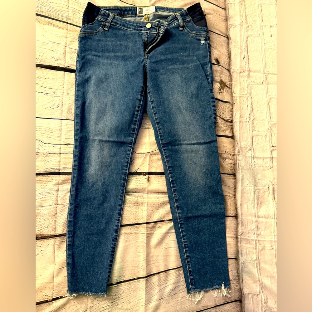 Gap maternity jeans size 31.